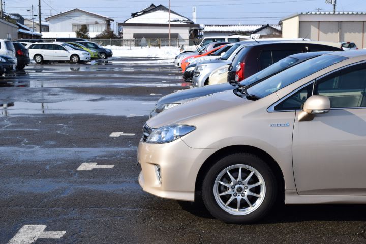 トラックの種類と特徴 – 荷物を効率的に運ぶ大型車両